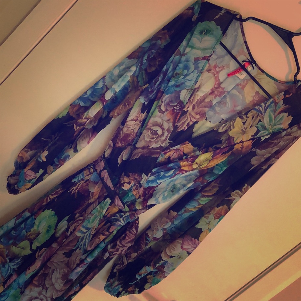 Flower dress! Perfect for a outdoor event